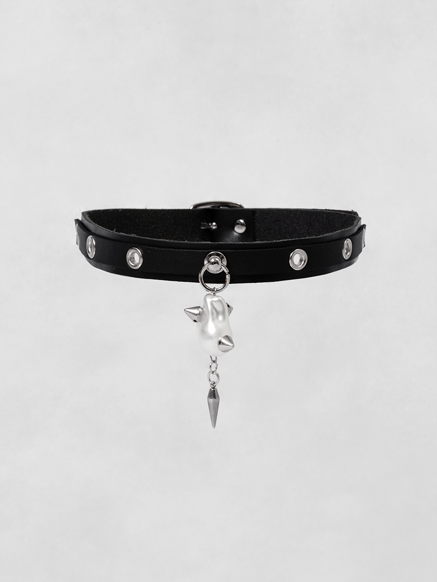 パールリベットチョーカー