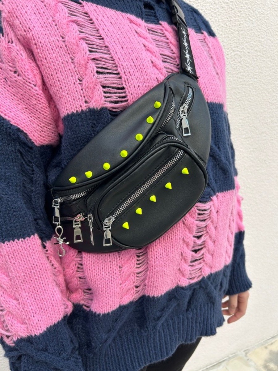 フェイクレザーボディバッグ