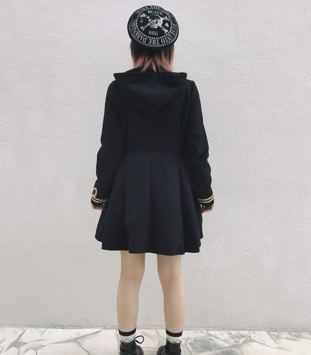 モデル身長162cm/着用サイズS/着用カラーBLACK