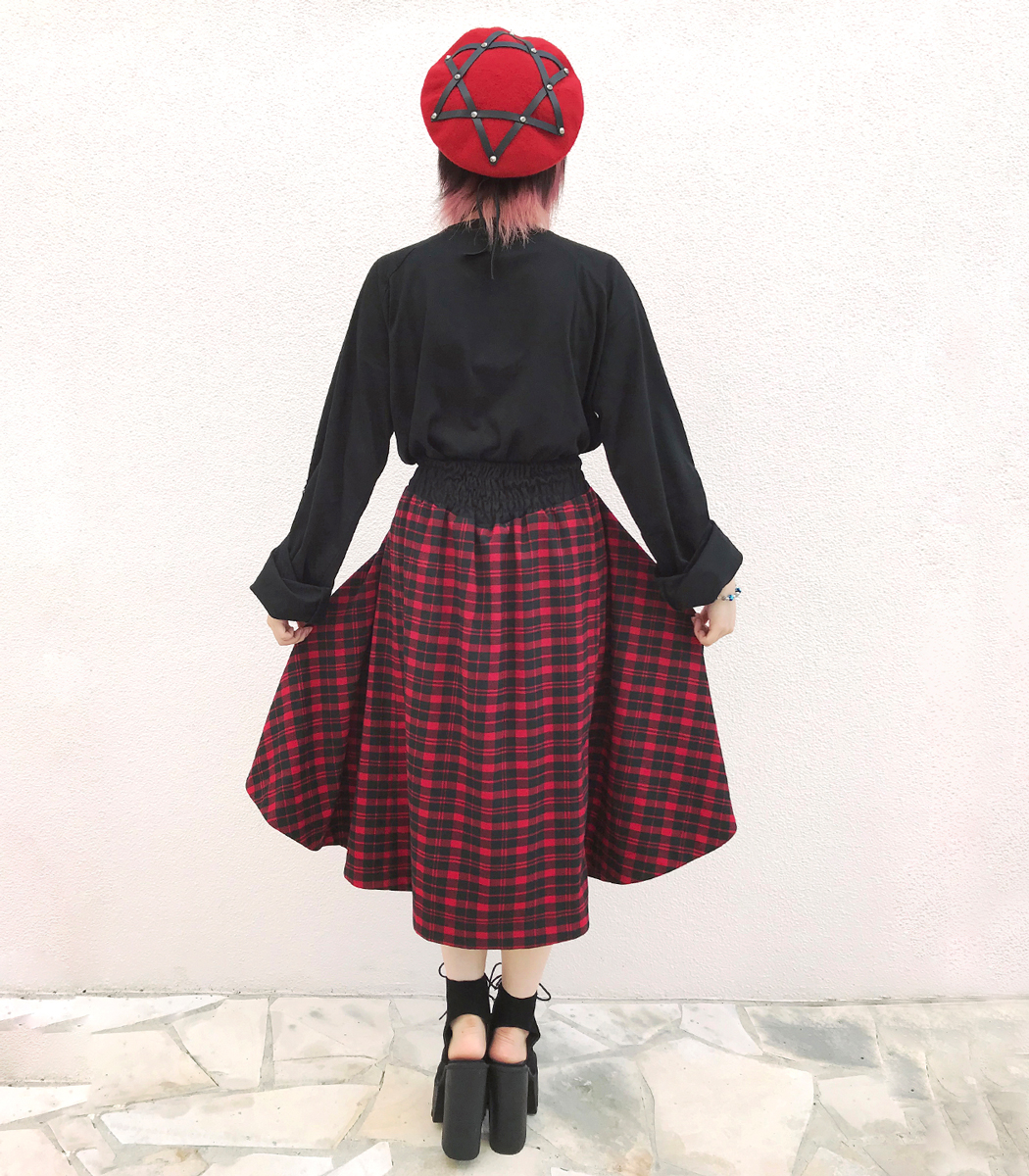 モデル身長162cm/着用サイズF/着用カラーRED CHECK