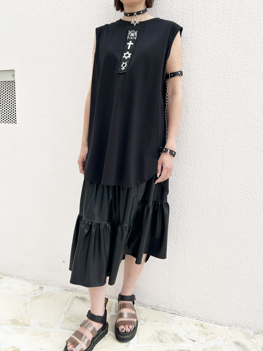 パッチベルトノースリーブTシャツ